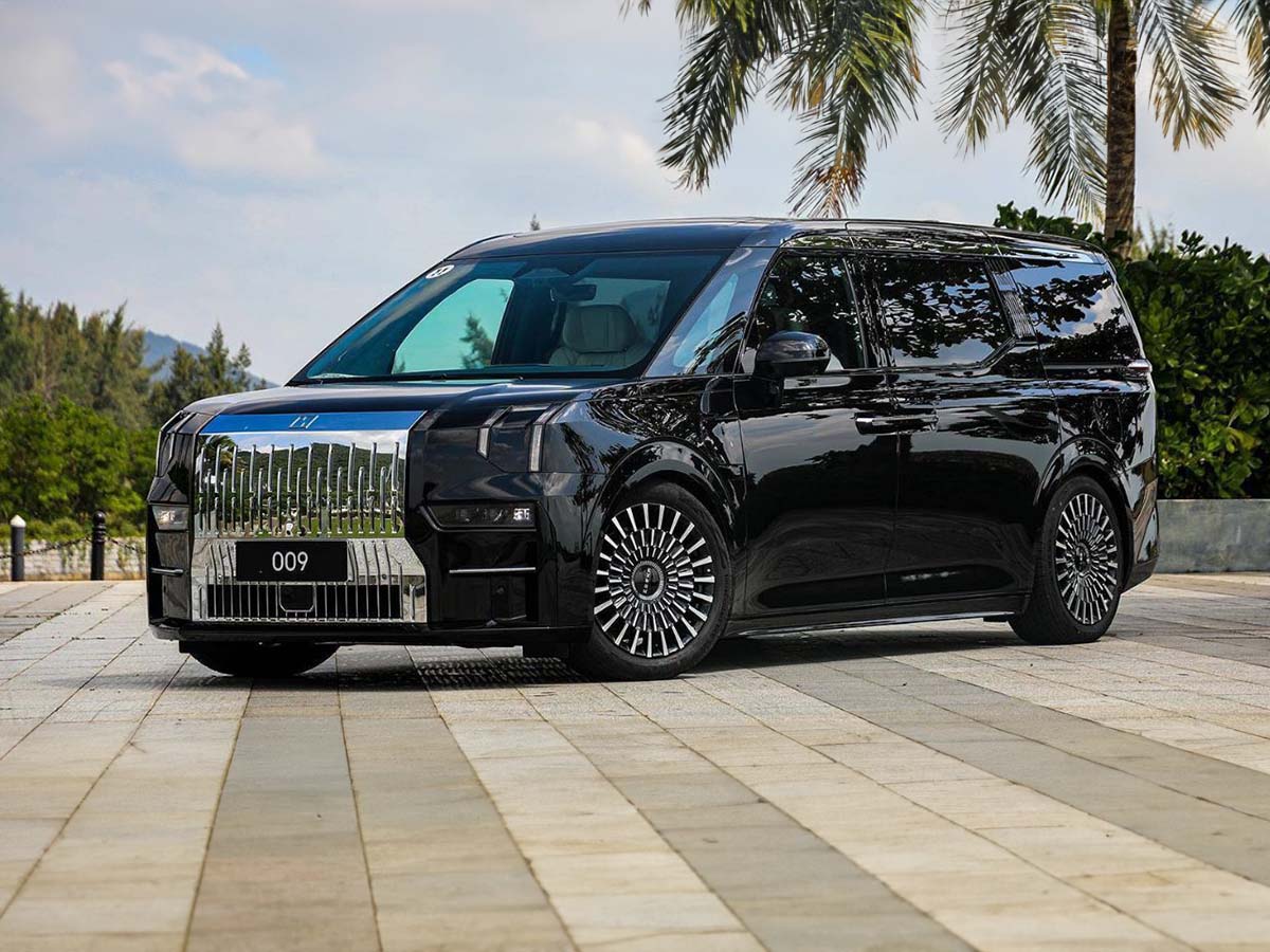 Predstavljen potpuno električni jednovolumen Zeekr 009 s dosegom od 822 km